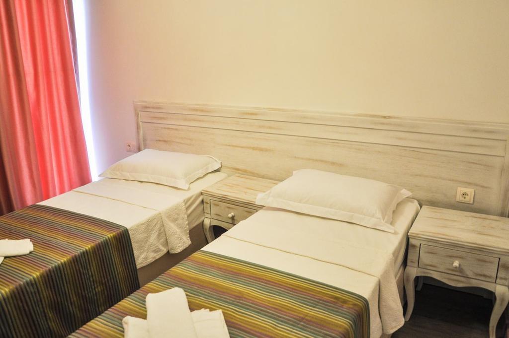 Gurup Hotel *
