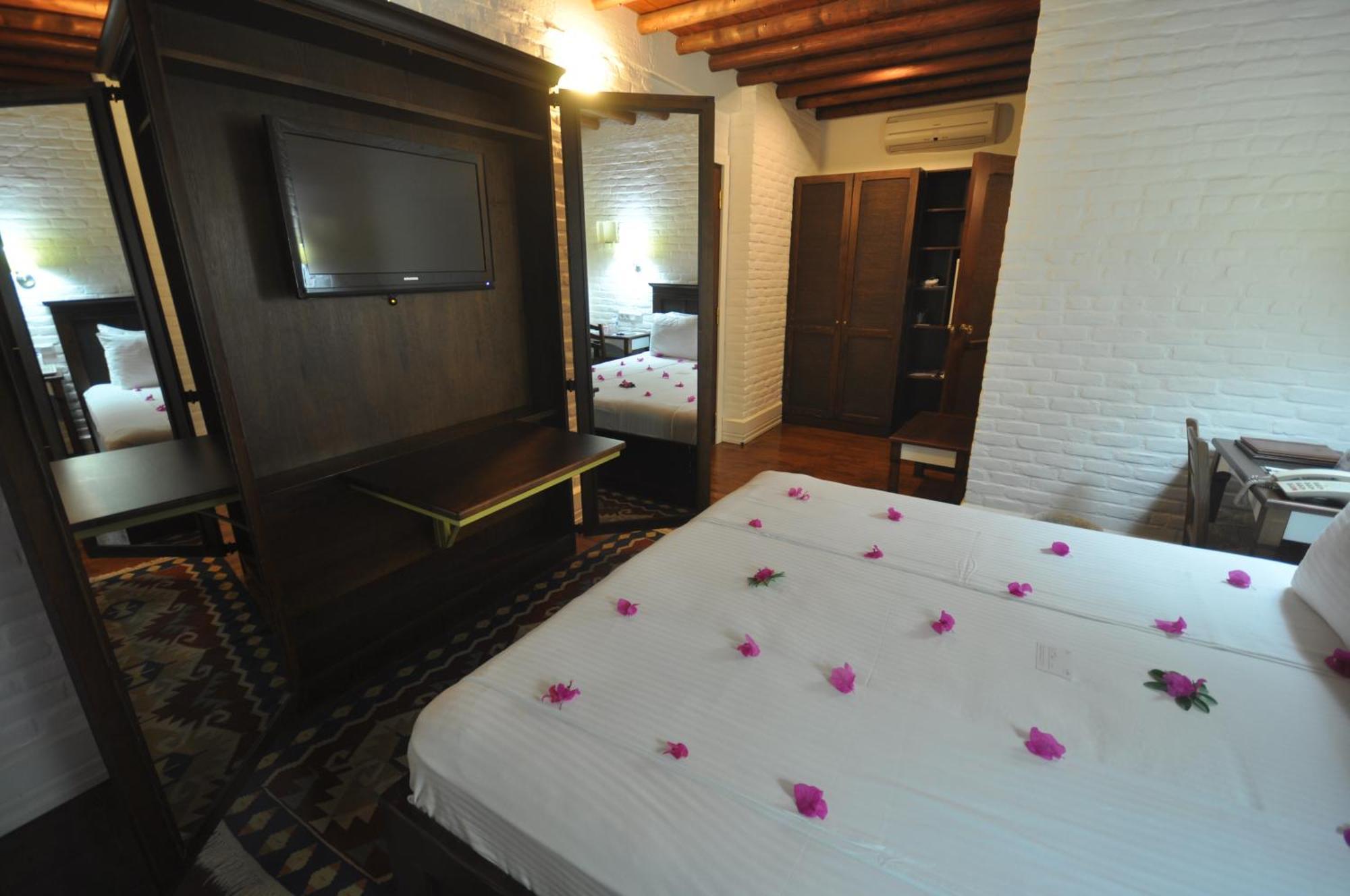 Hotel El Vino &