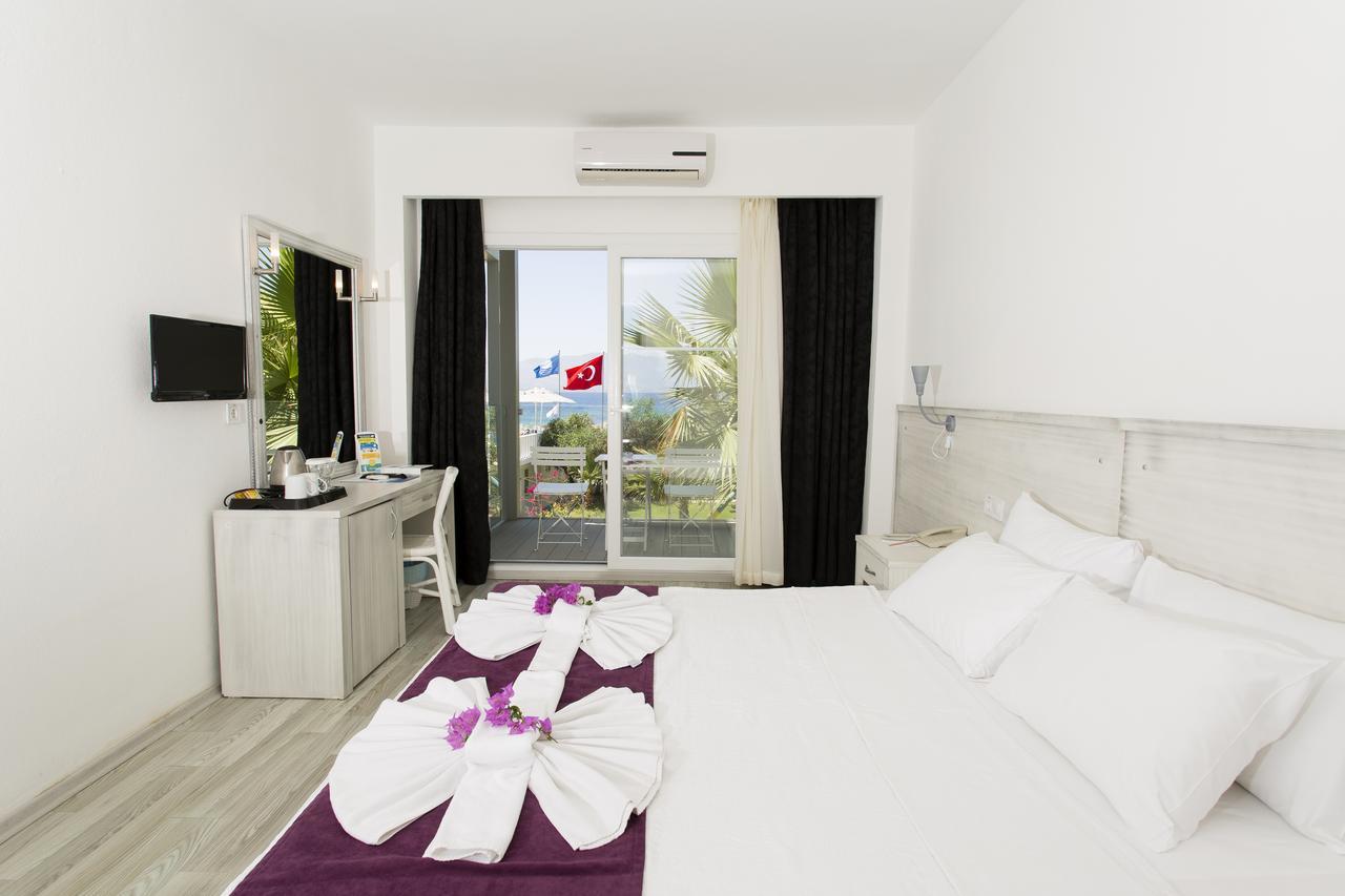 Charm Beach Hotel 4*