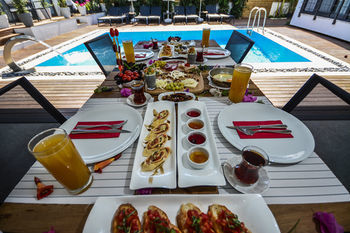 Acomodação com café da manhã  Eng Bodrum