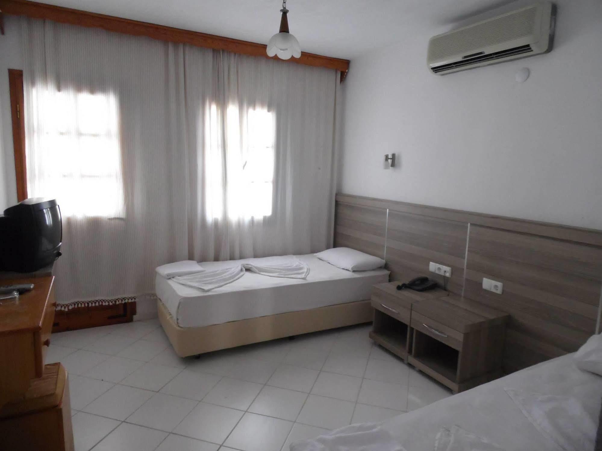 Hotel Filis 2*