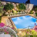 Moonshine Hotel&Suites