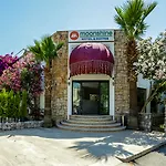Moonshine Hotel & Suites