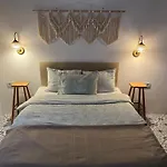 Arden\'s House