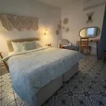 Arden\'s House