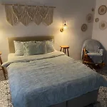 Arden\'s House