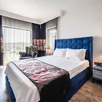Art & Interiors