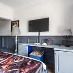 Art & Interiors