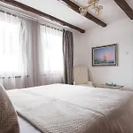 Flag Suites +12