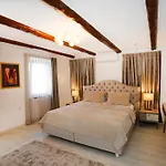 Flag Suites +12