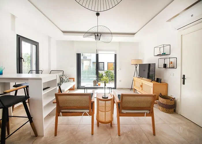 Amazing House With Balcony 1 Min Walking Distance To The Beach In Bodrum