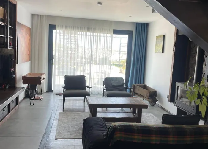 Bodrumda Deniz Ve Doga Manzarali Full Esyali Lueks Villa