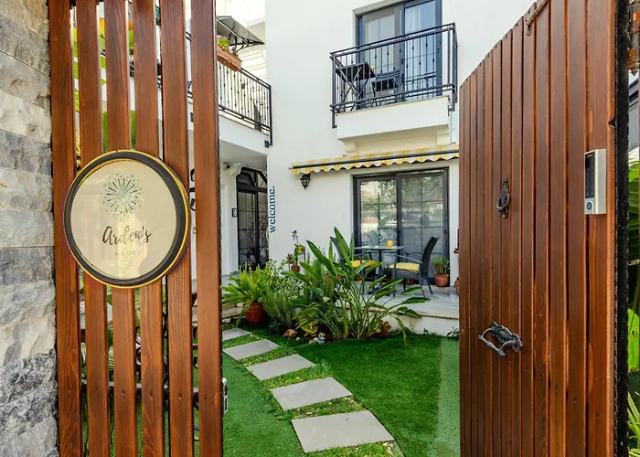 Arden\'s House