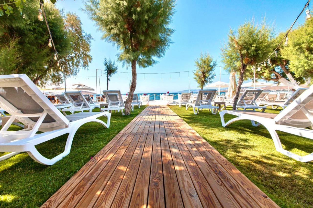 Ali's Beach Hotel *