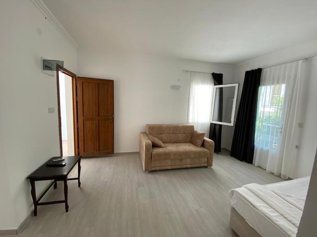 Manolya Hotel *