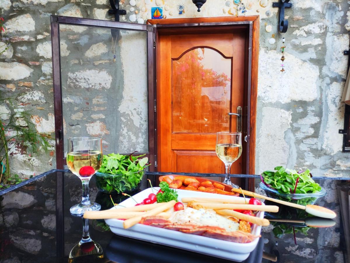 18th Century Renovated Stone House, Terrace, Free Fast Wi-fi