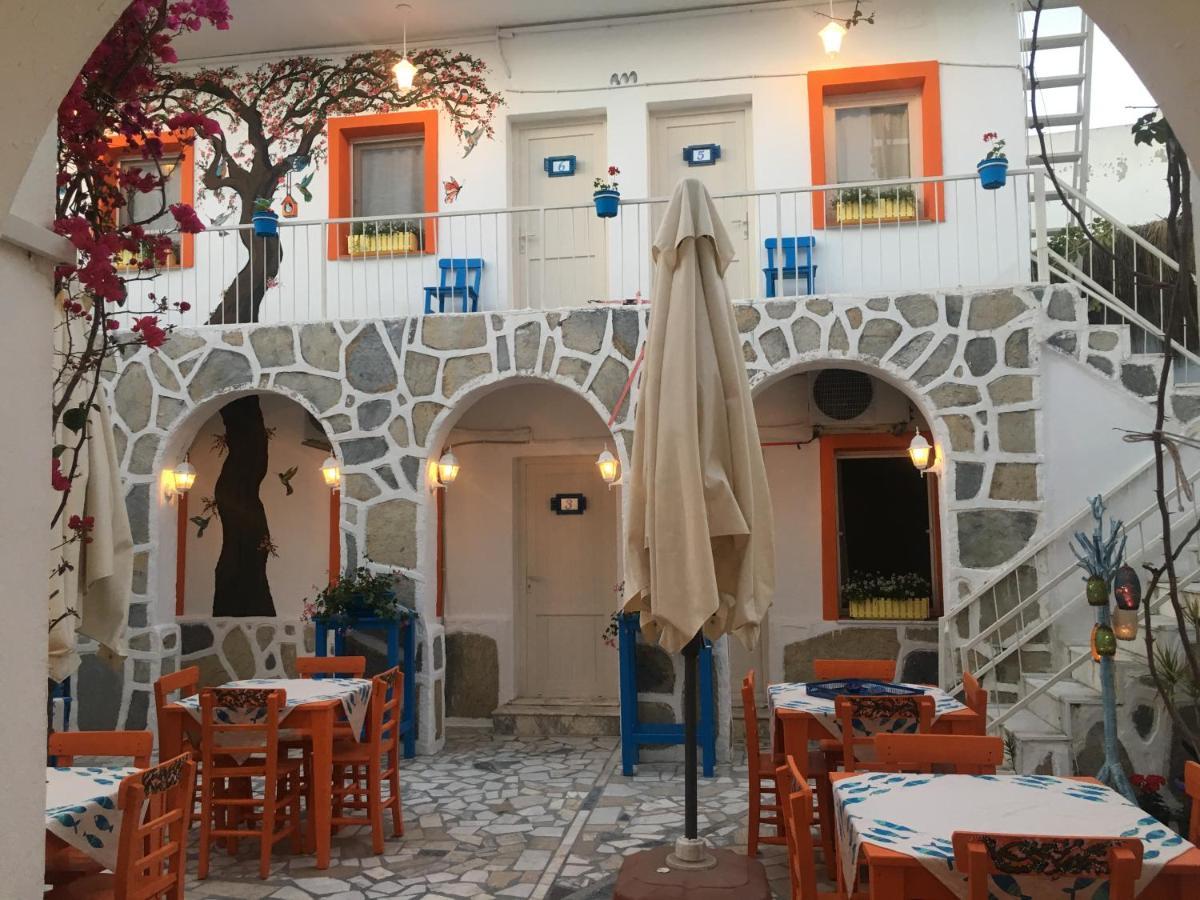 Sade Hotel *