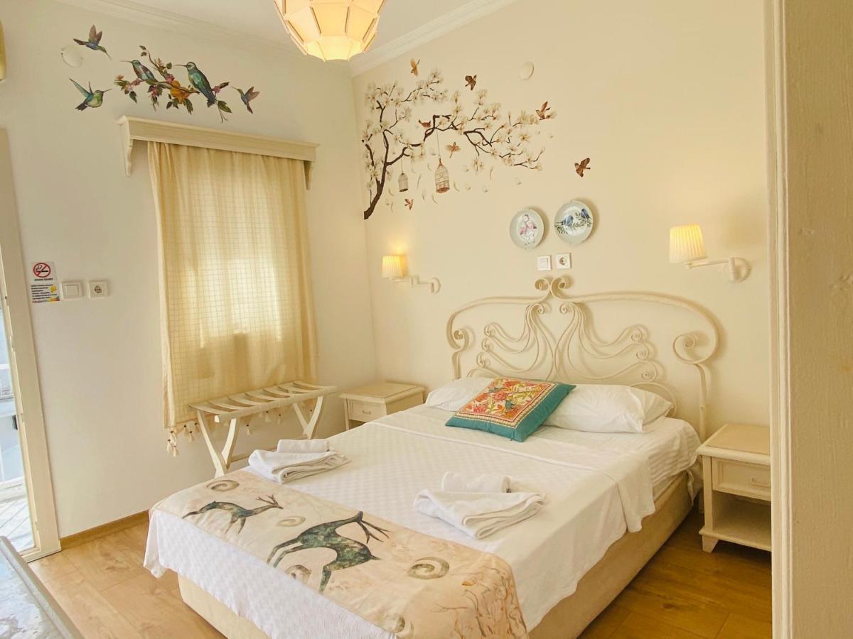 Sade Hotel *