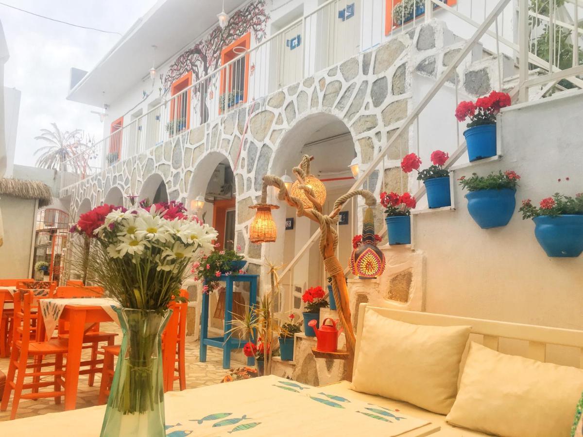 Sade Hotel *