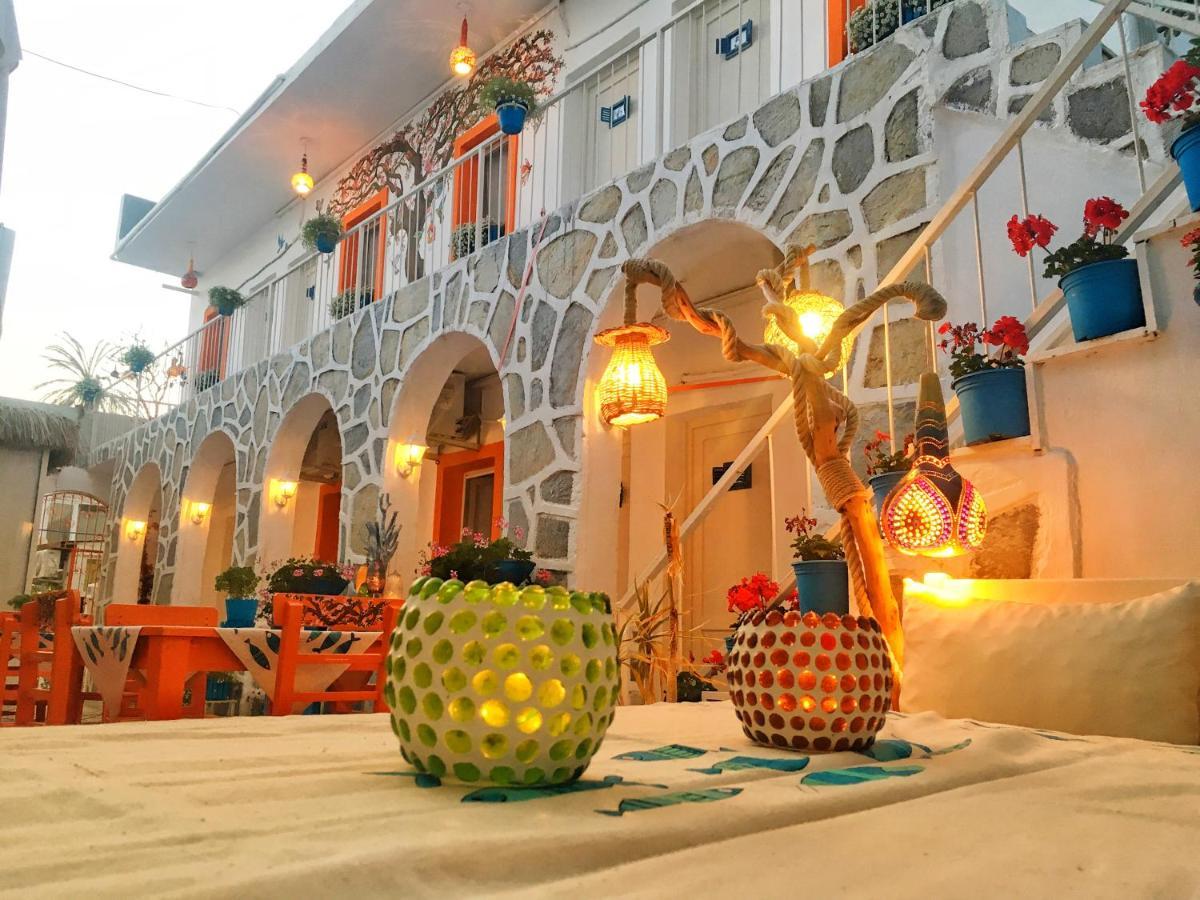 Sade Hotel *