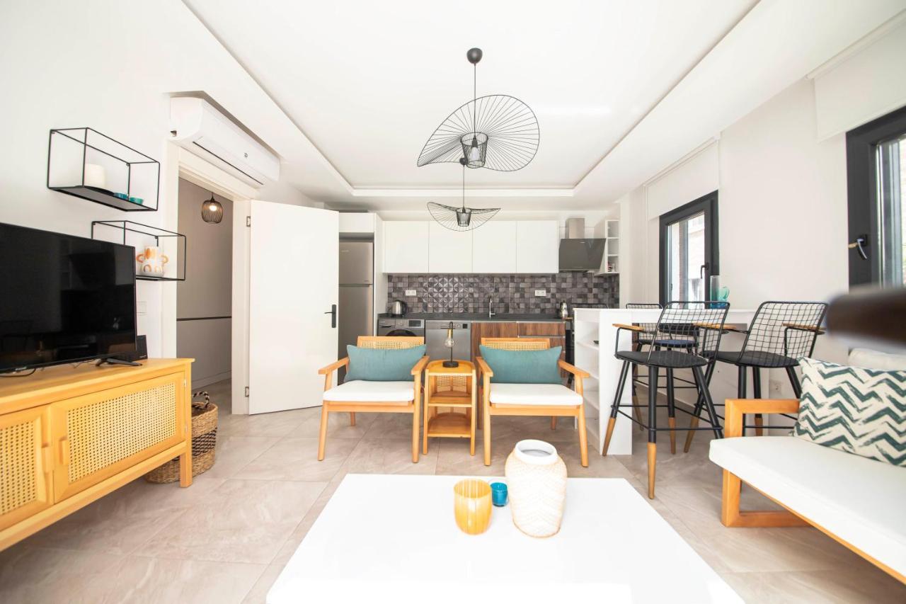 Amazing House With Balcony 1 Min Walking Distance To The In *