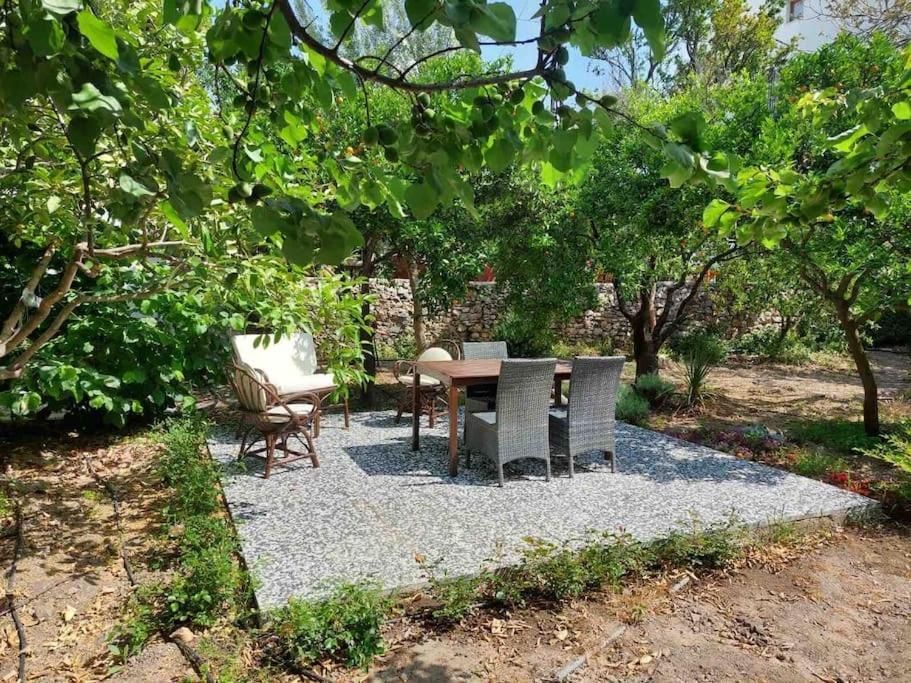 Mel's Garden House In The Heart Of The