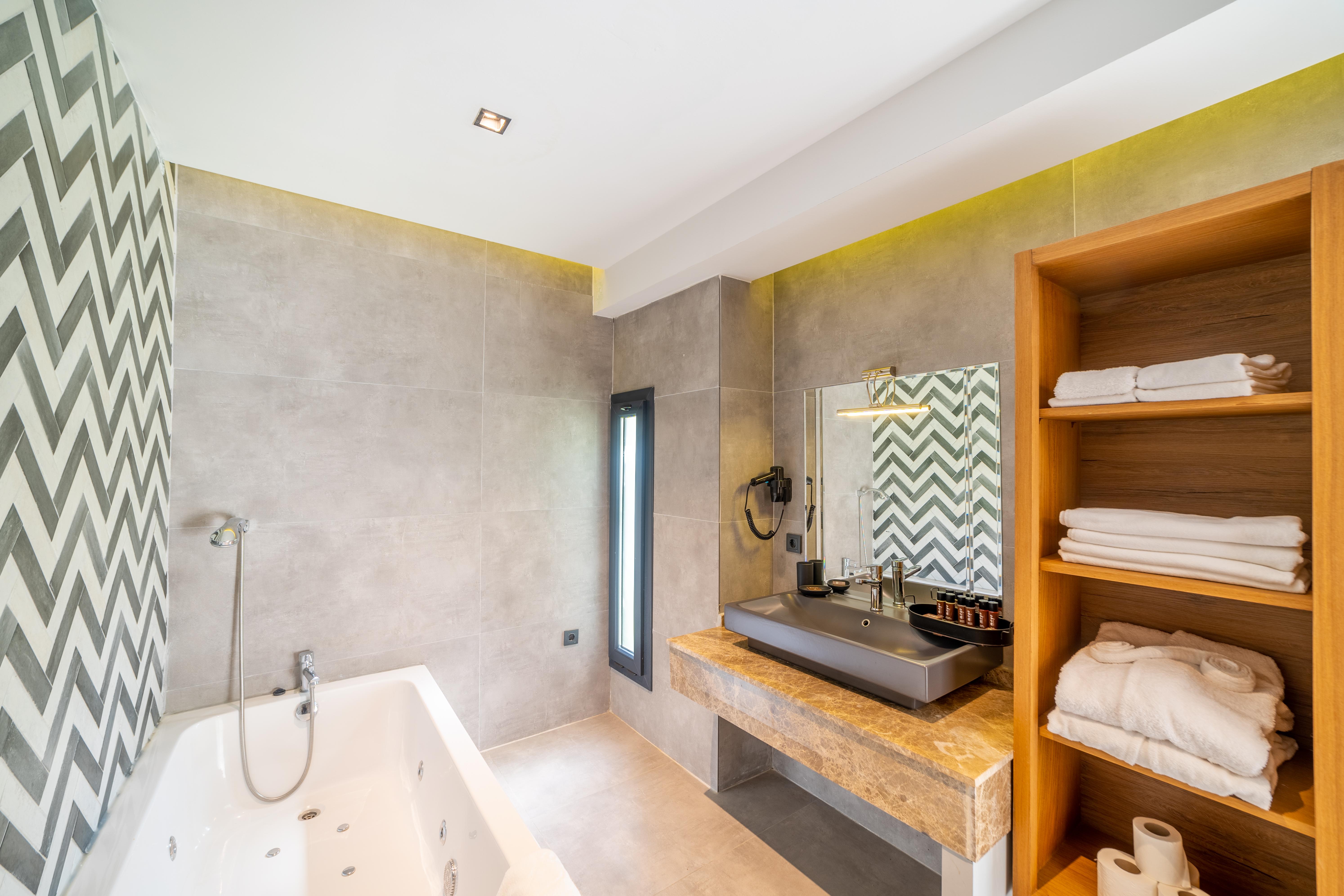 Moyo Luxury & Otel