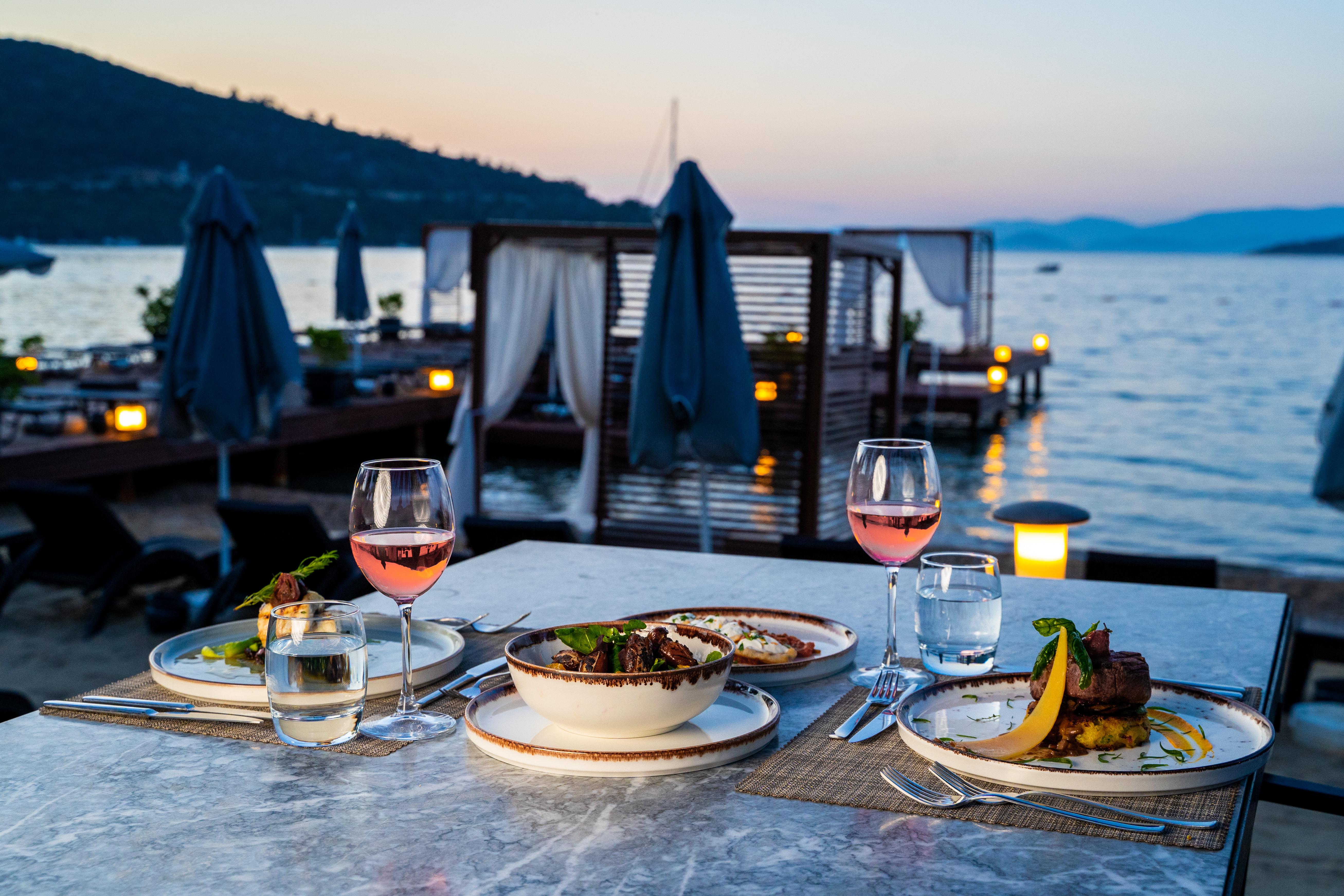 Moyo Luxury & Otel