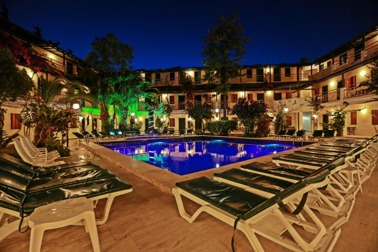 Bleu Nuit Hotel *