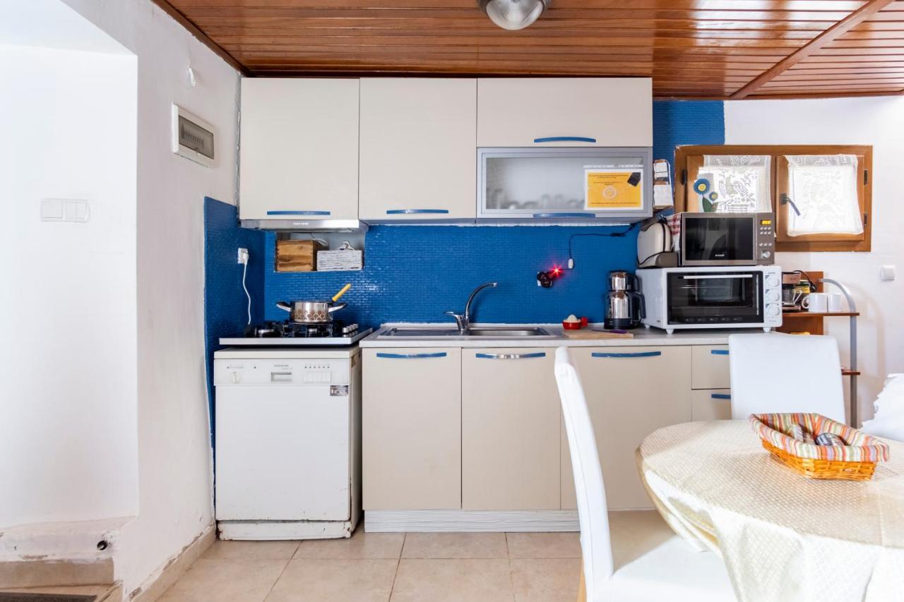 18th Century Renovated Stone House, Terrace, Free Fast Wi-fi Apartment