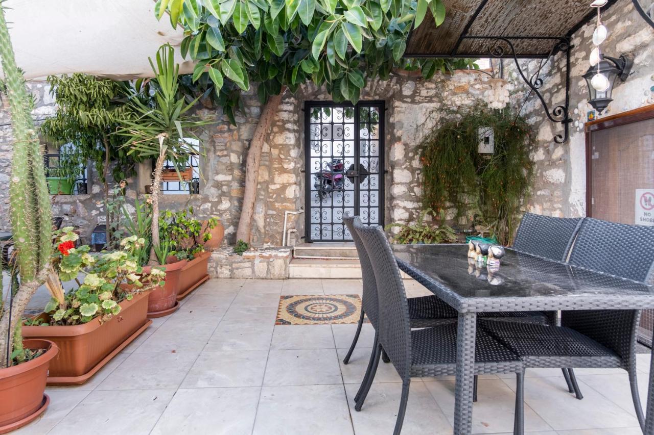 18th Century Renovated Stone House, Terrace, Free Fast Wi-fi