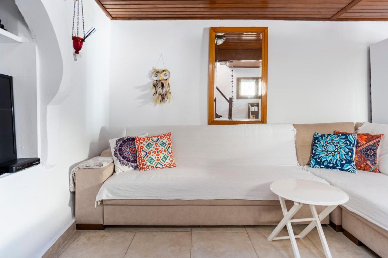Apartment 18th Century Renovated Stone House, Terrace, Free Fast Wi-fi *