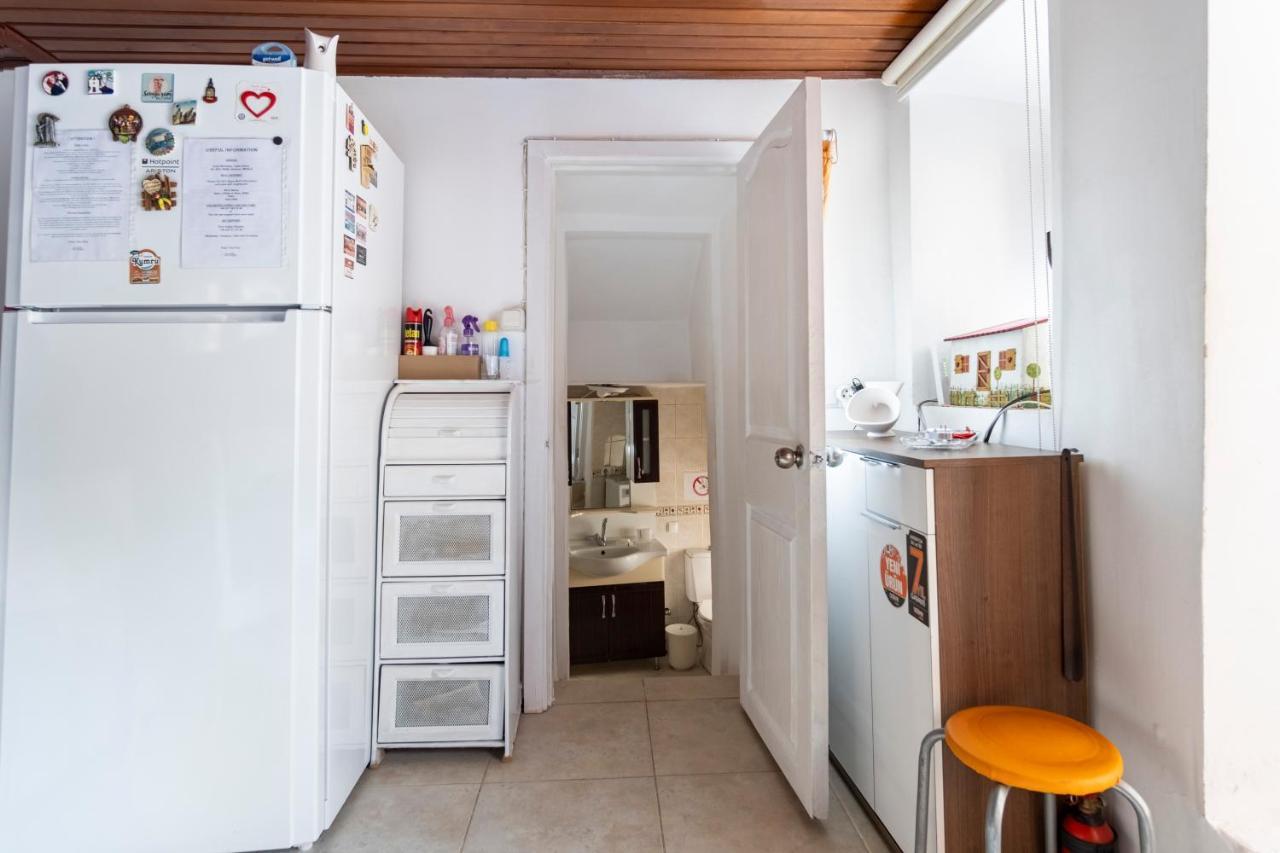 18th Century Renovated Stone House, Terrace, Free Fast Wi-fi Apartment *