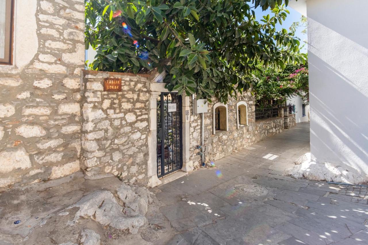 18th Century Renovated Stone House, Terrace, Free Fast Wi-fi