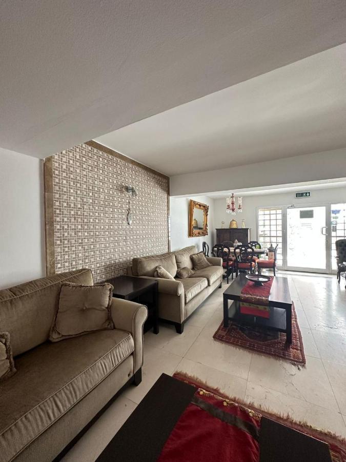 7 Art Feslegen By Egeos Hotel