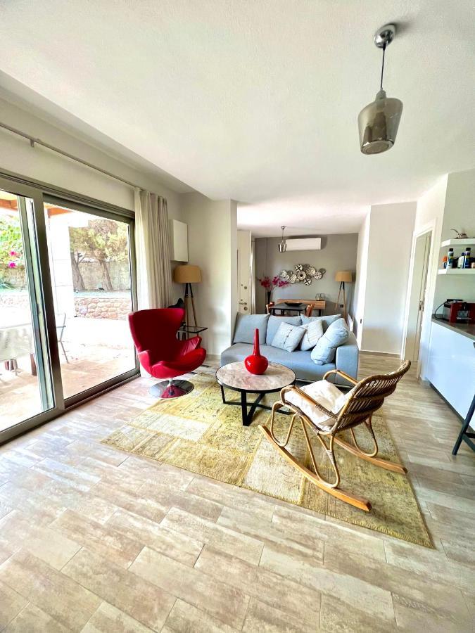 Cute Home, Modern 2 1 Stand Alone House With Garden, Near The *