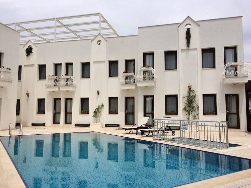Asmin Hotel 3*