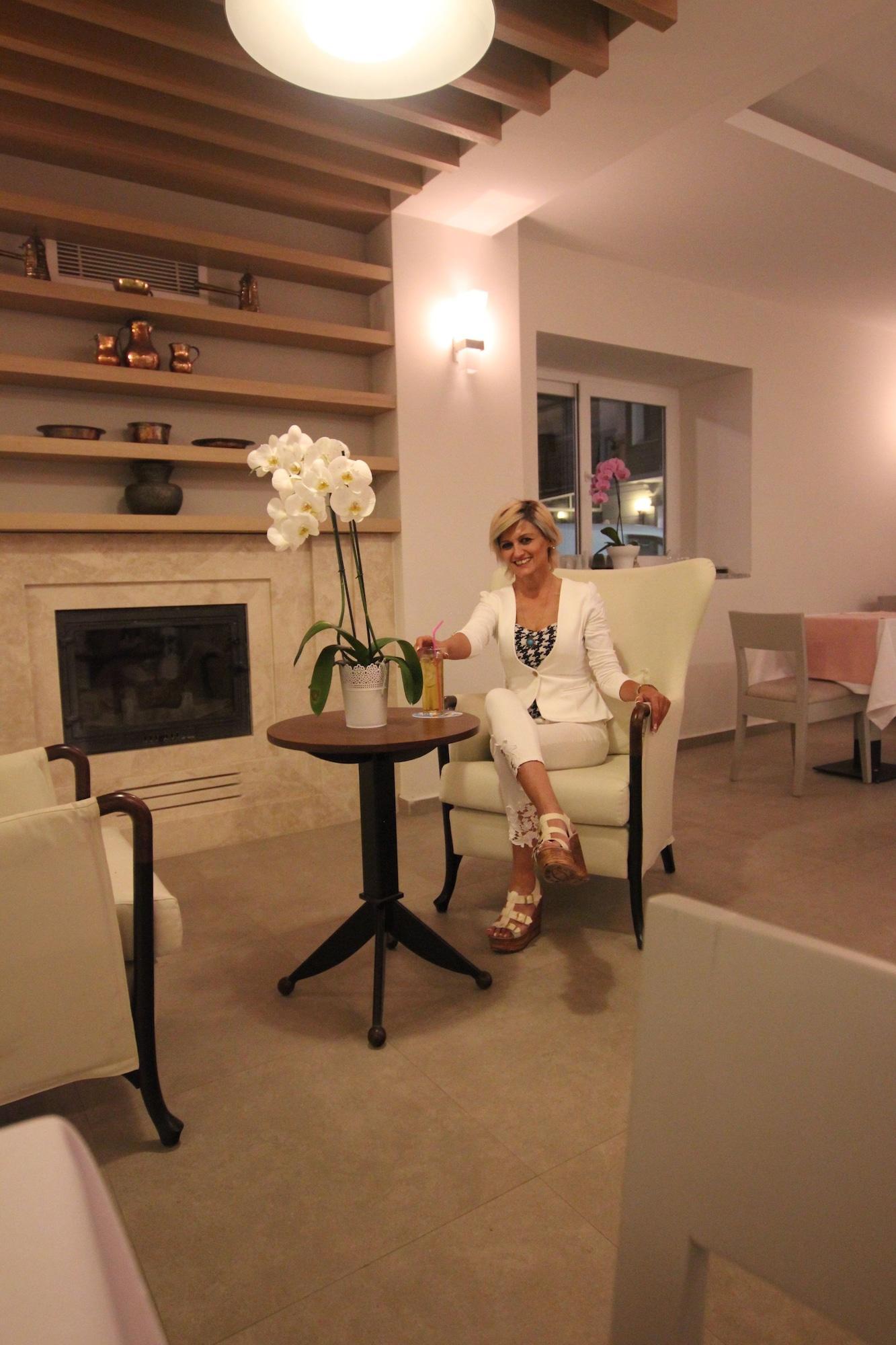 Artemis Hotel 2*