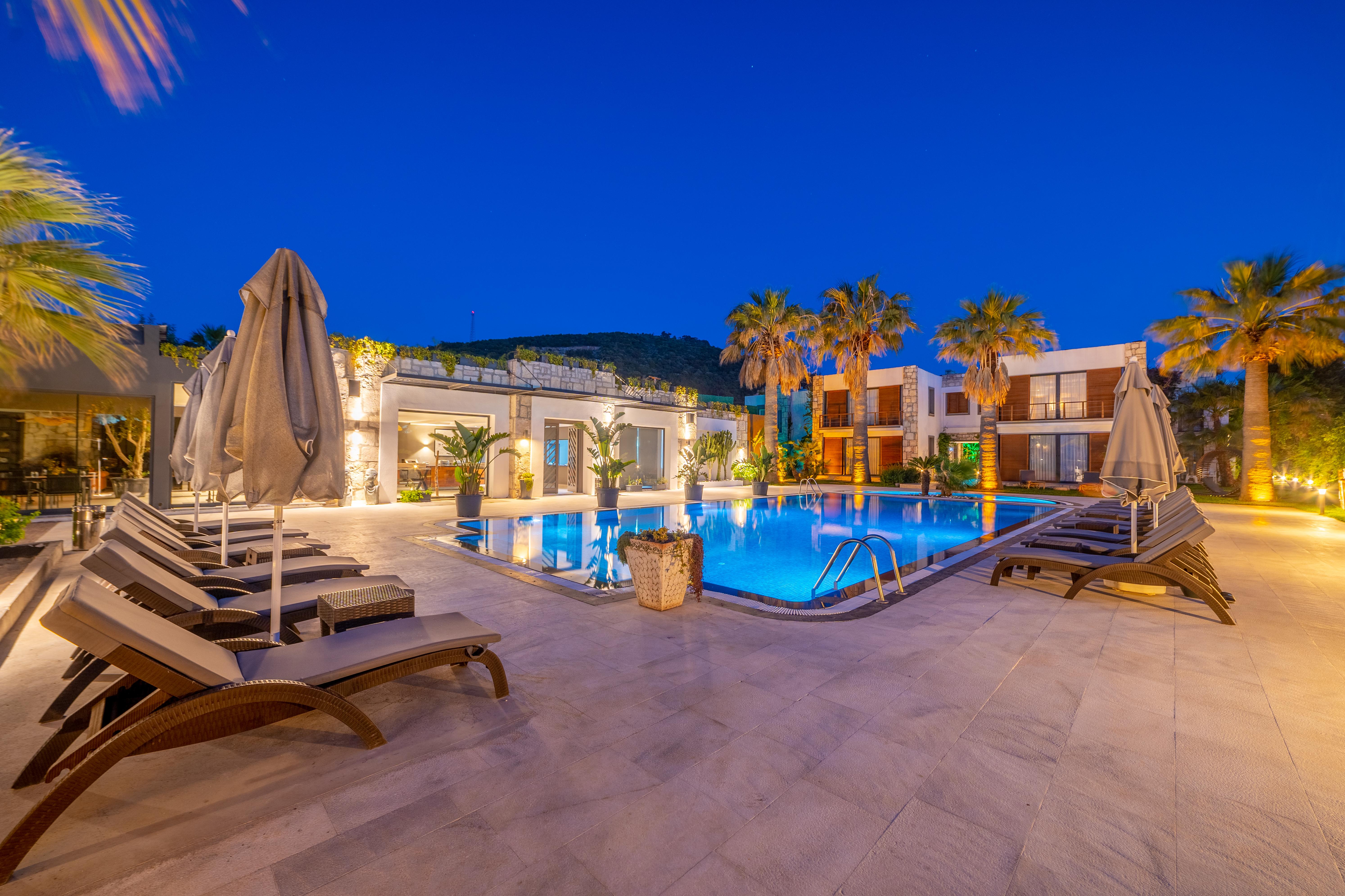 Moyo Luxury &