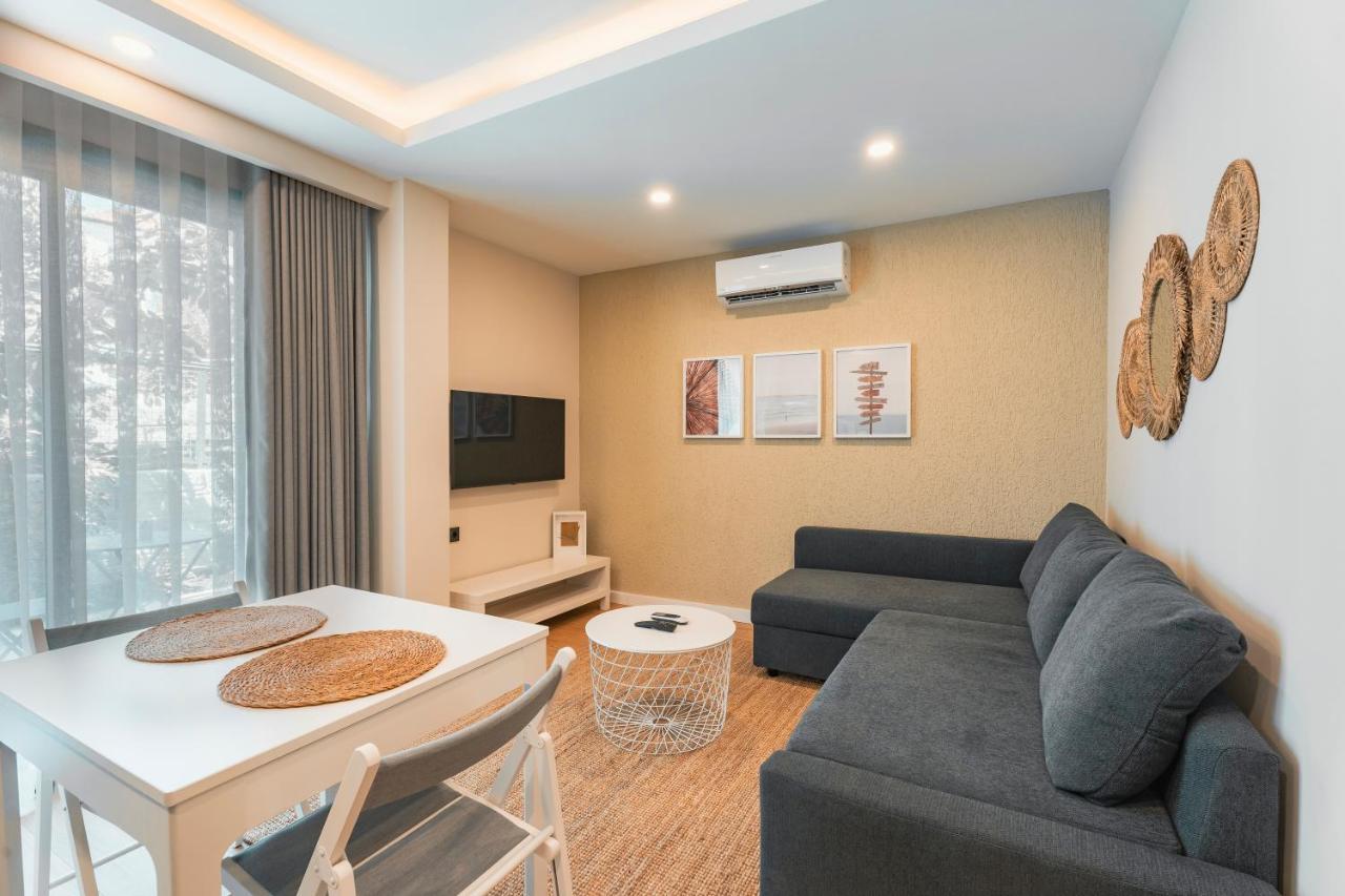 Local House Aparthotel *