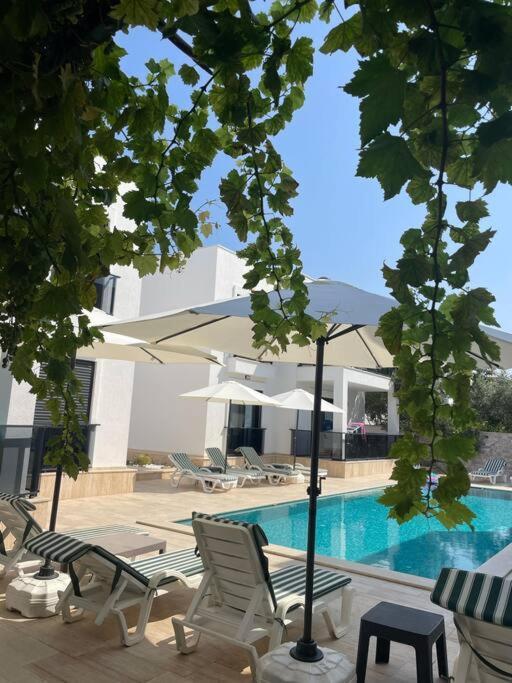 300m To 2 Bedroom Upstairs Flat With Pool - Yeni Duenya B2 Apartment *