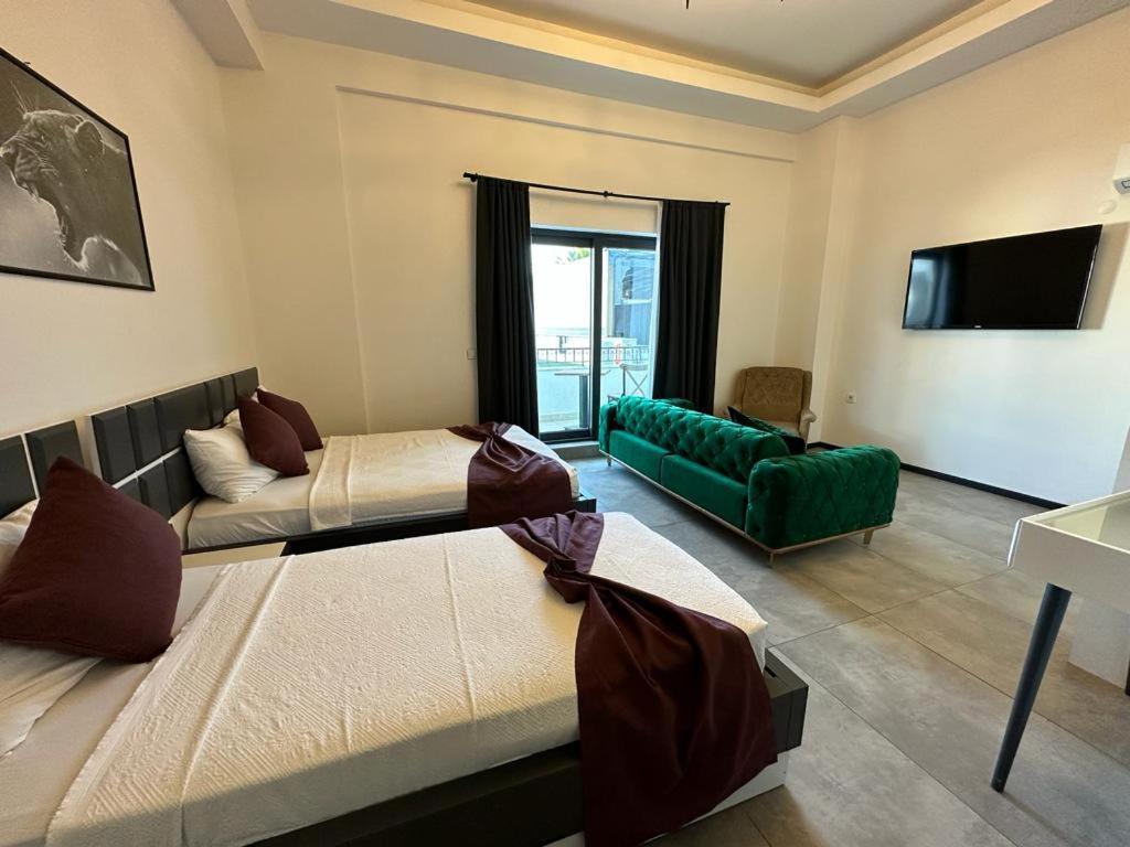 Wb Weekend Aparthotel