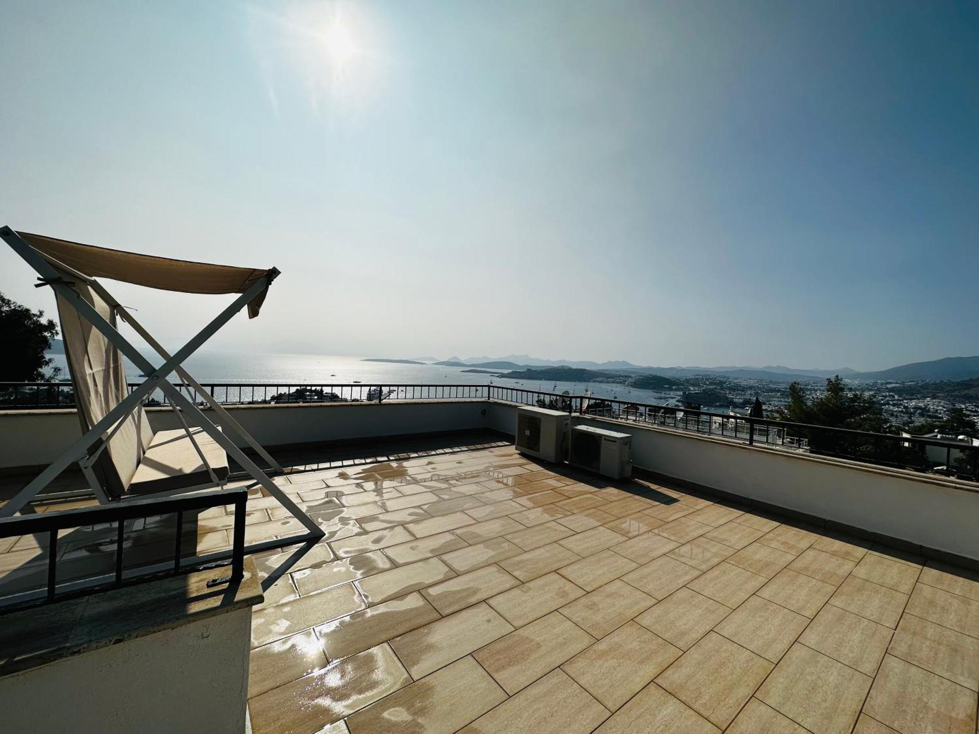 Deniz Manzarali Tas Villa