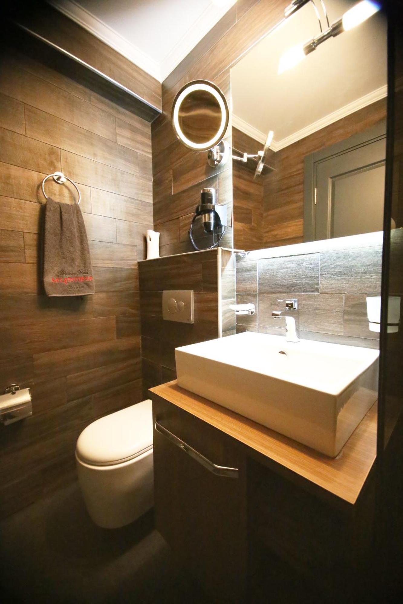 Hotel Art & Interiors 2*