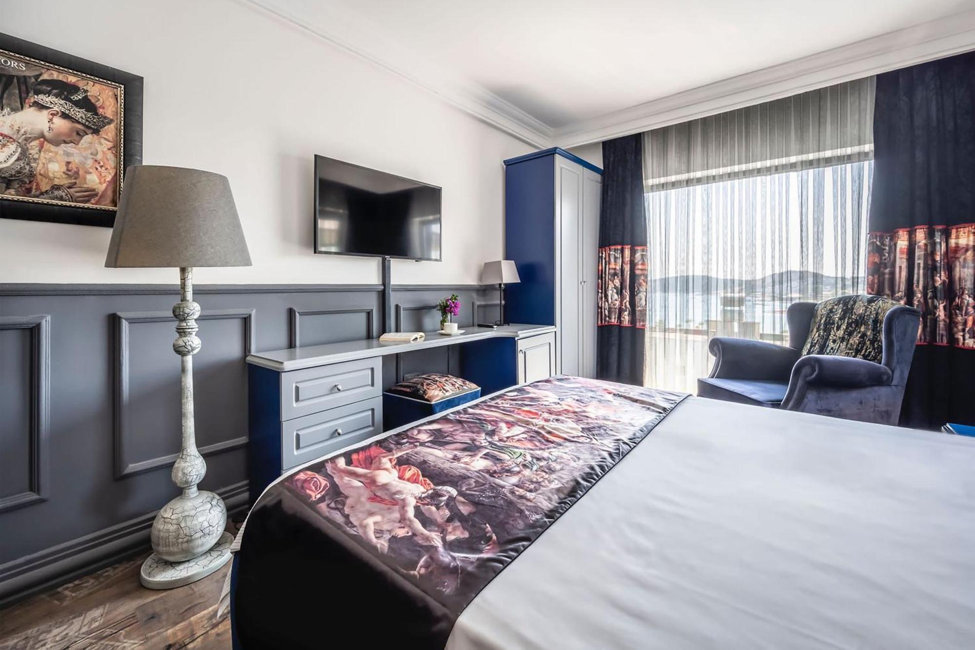 Hotel Art & Interiors 2*