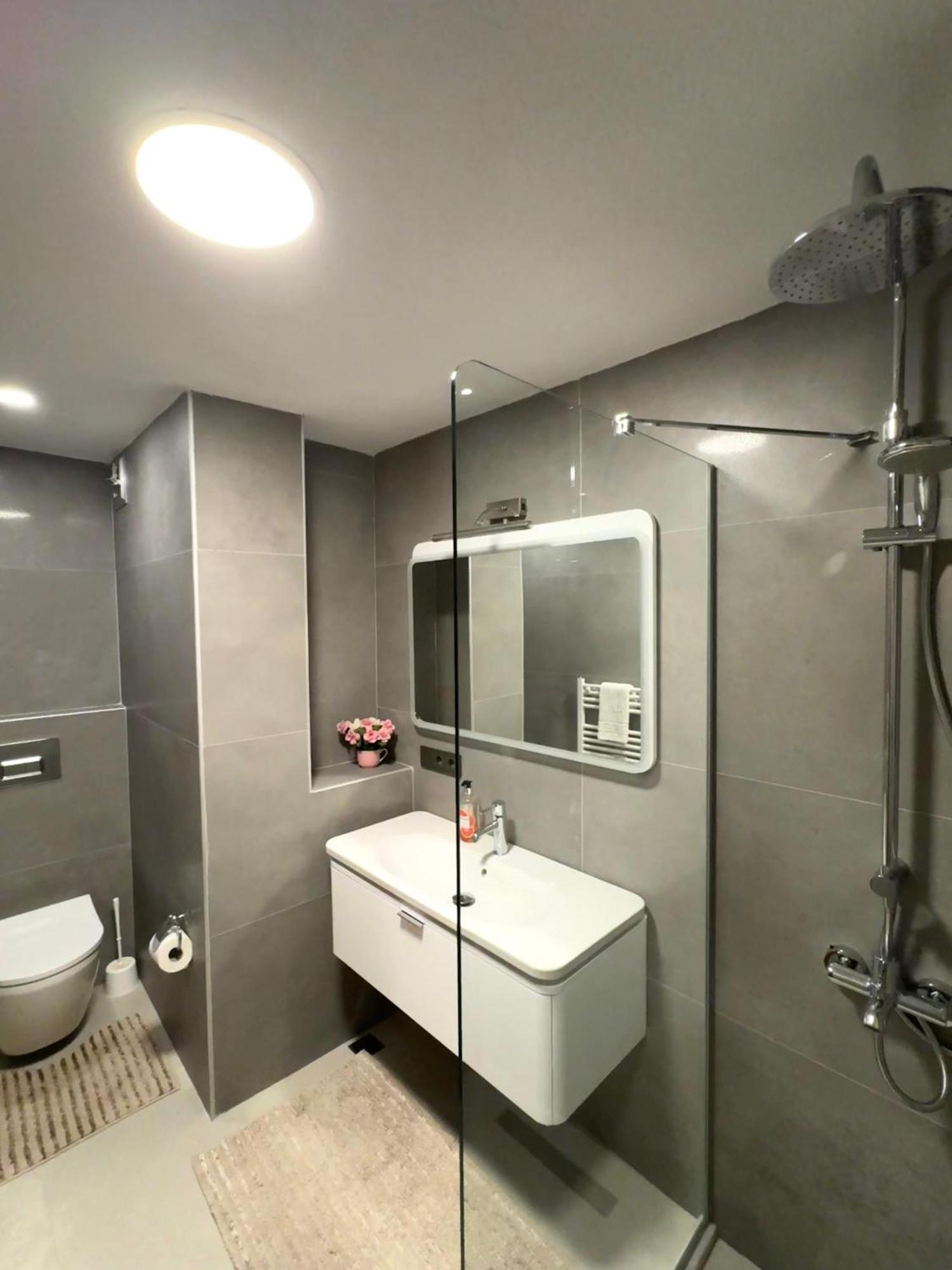 Merkezde Muestakil Havuzlu Villa