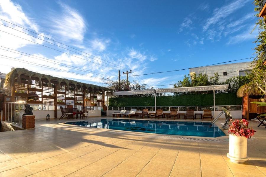 West Coast Boutique Hotel *