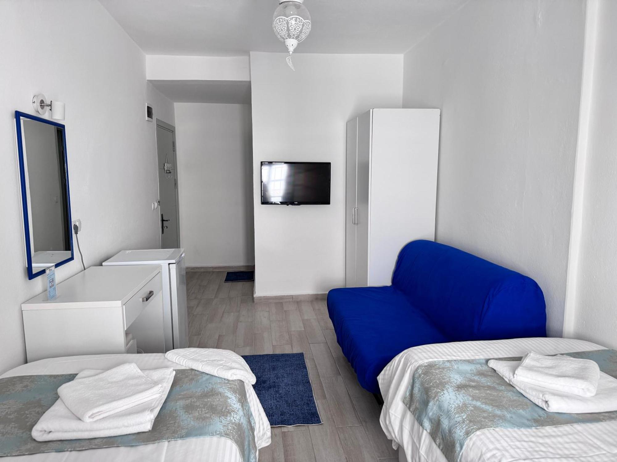 Bed & Breakfast White And Blue 2*