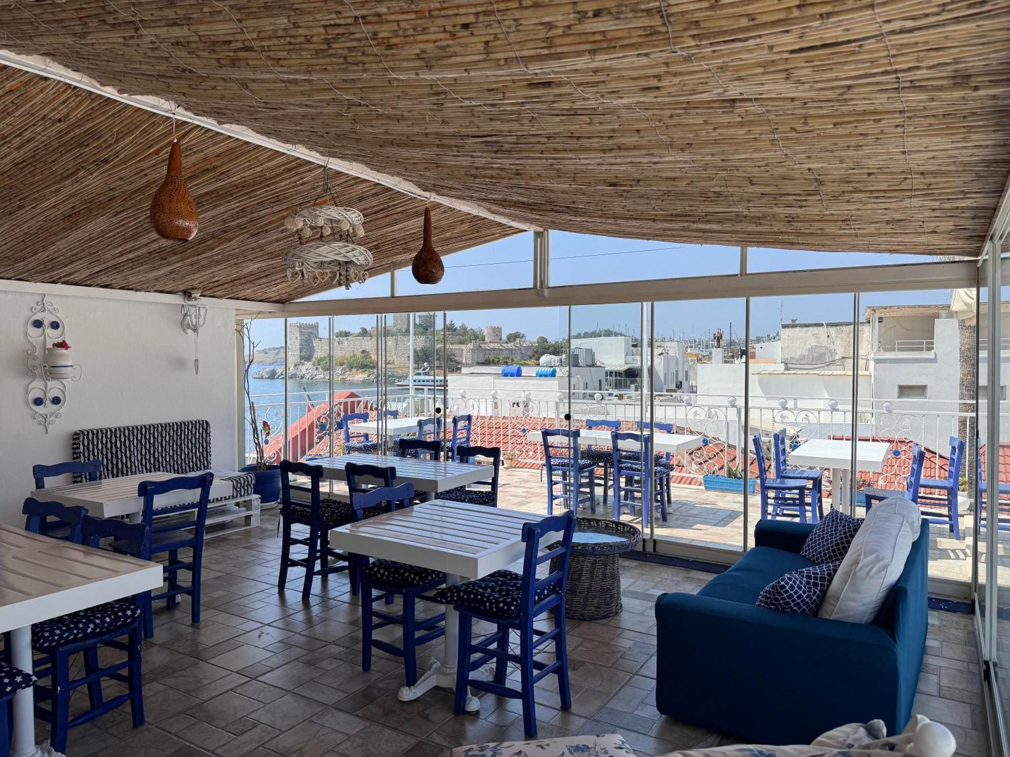 Acomodação com café da manhã  White And Blue