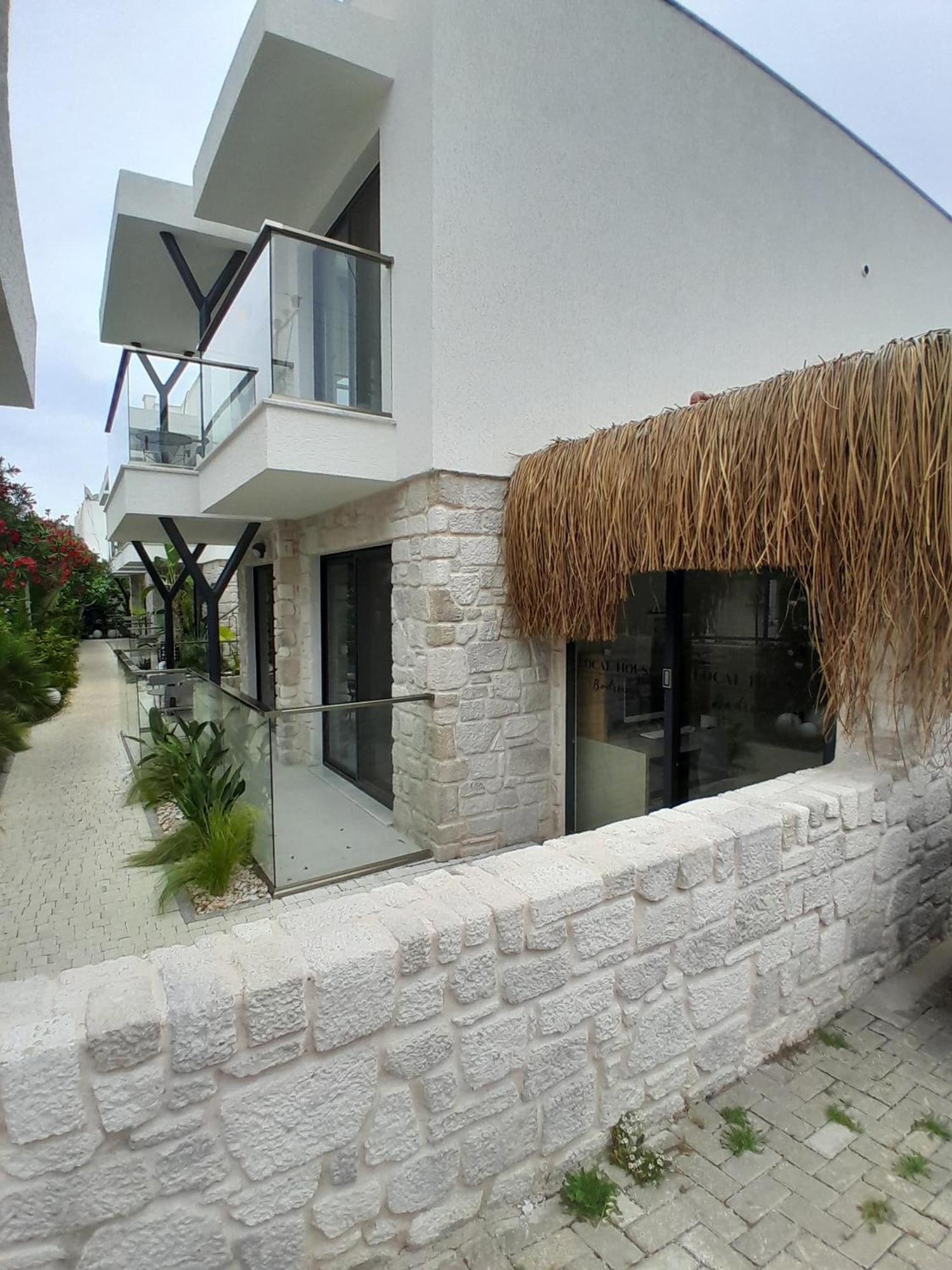 Local House Aparthotel